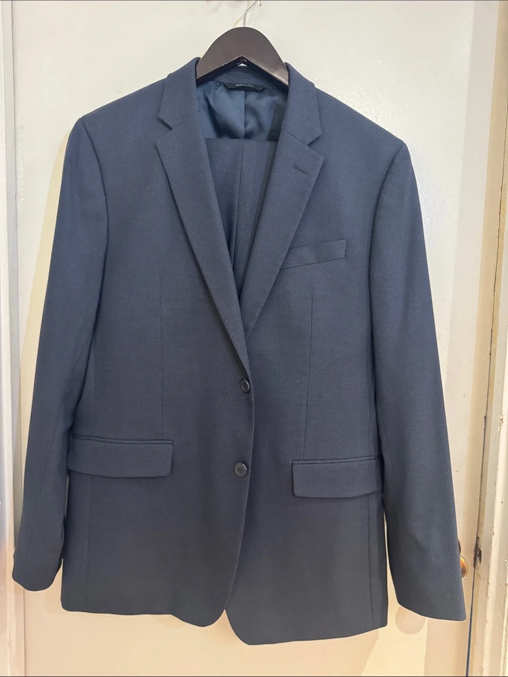 Banana Republic Navy Two-Button Suit 42L 34x34